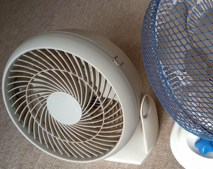 リサイクルに出す予定のサーキュレーターと扇風機