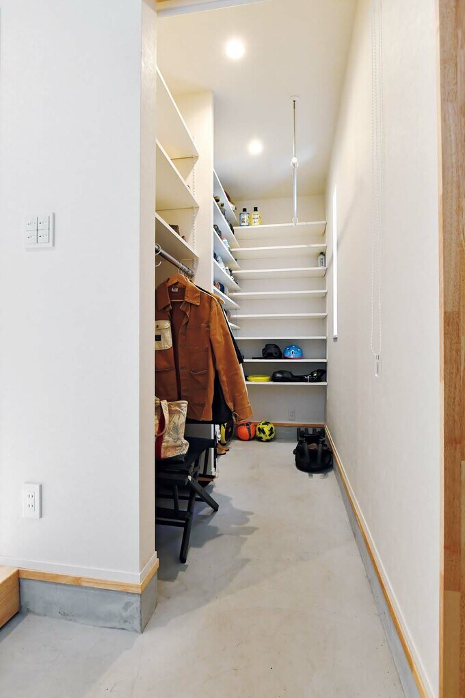 玄関収納の内部