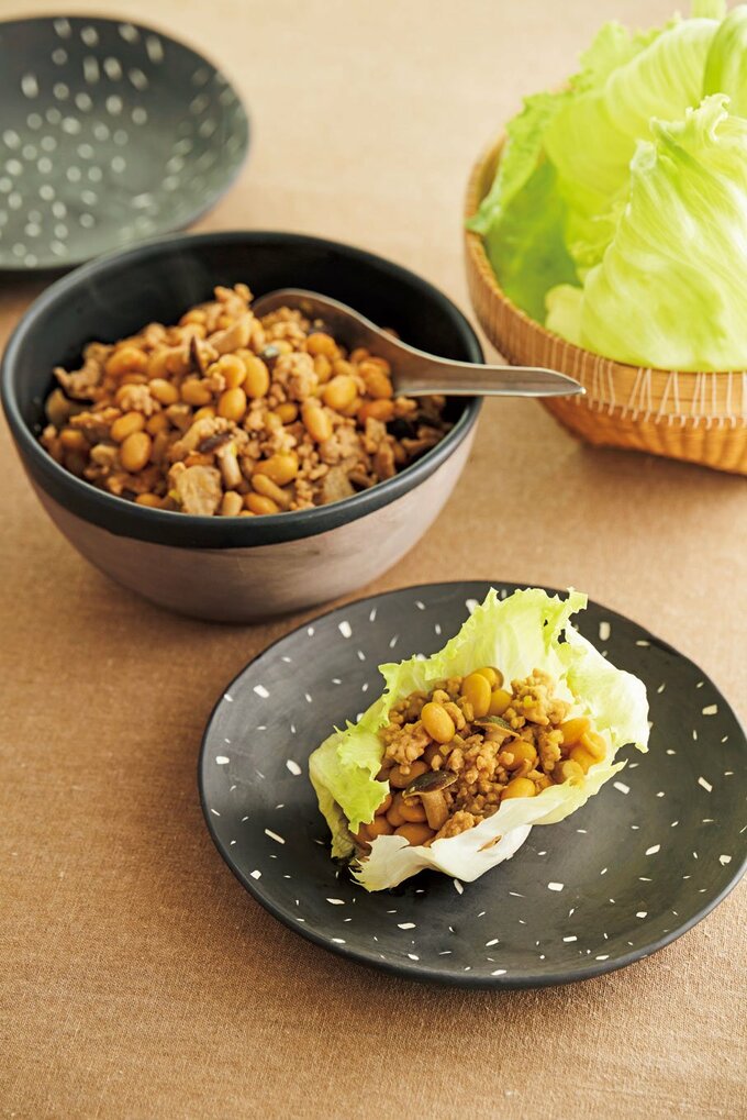大豆と豚ひき肉、キノコの肉みそレタス包み