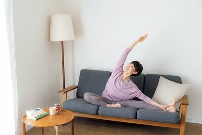 自律神経が整い、巡りがよくなる「ヨガのポーズ」3つ。くつろぎながら心も体もスッキリほぐれる