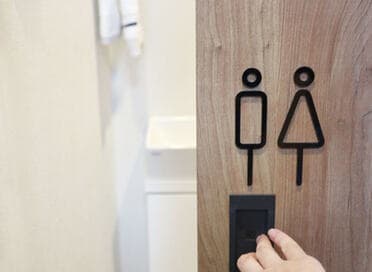MOHEIMのピクトグラムでイケてるドアに！来客の「トイレどこ？」問題も解決