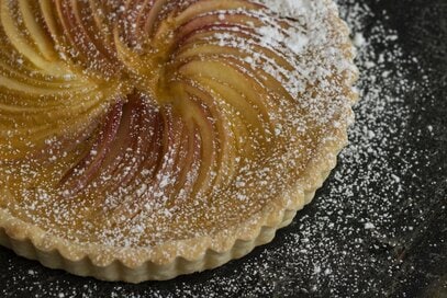 スイスの家庭で親しまれる「アップルパイ」レシピ。カスタードが入った優しい味わい