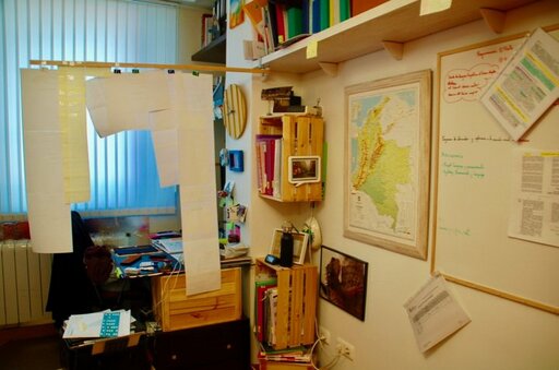 棒に吊り下げたメモ