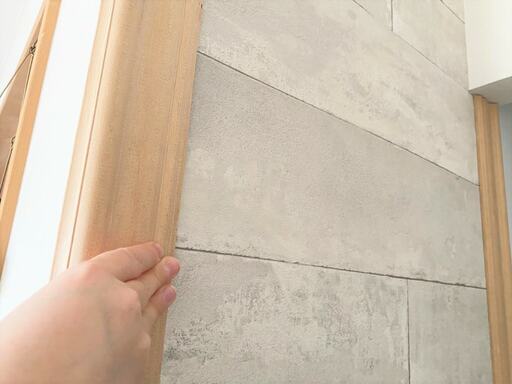 モールディングを壁にくっつけて、とりあえず完成