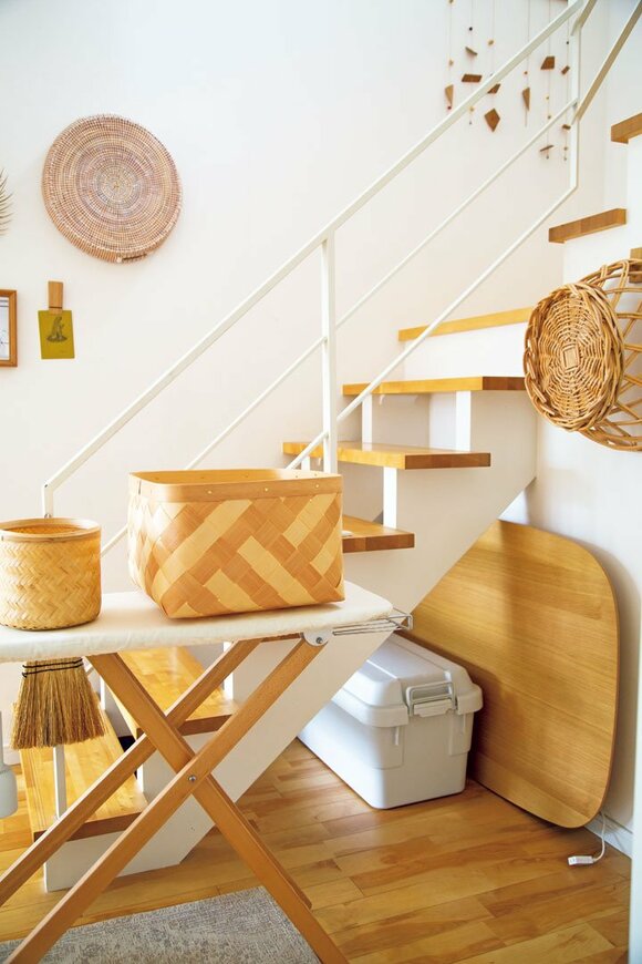 階段下に箱など