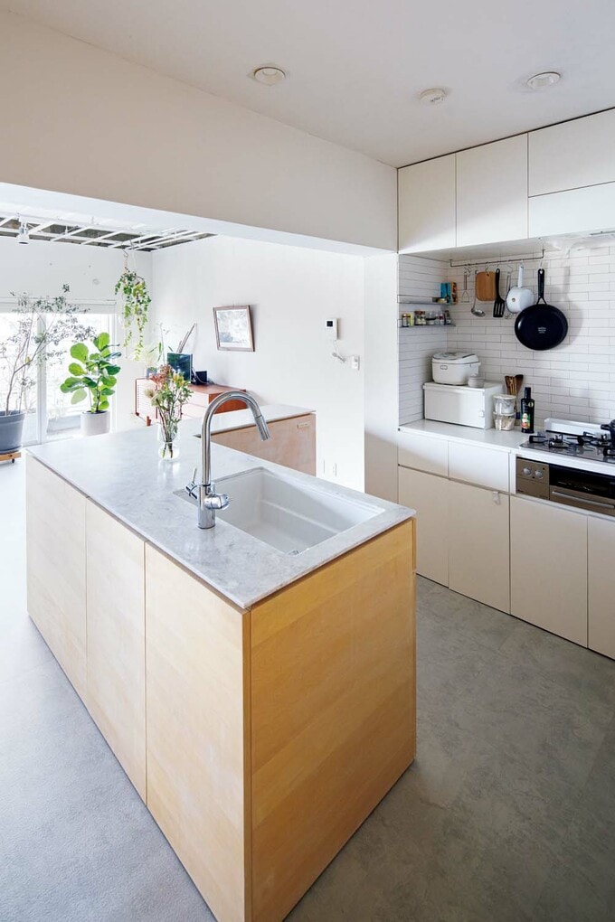 2方向から出入りできるキッチン