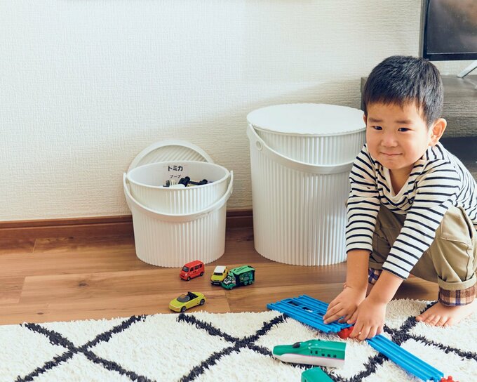 フタつきボックスと子ども