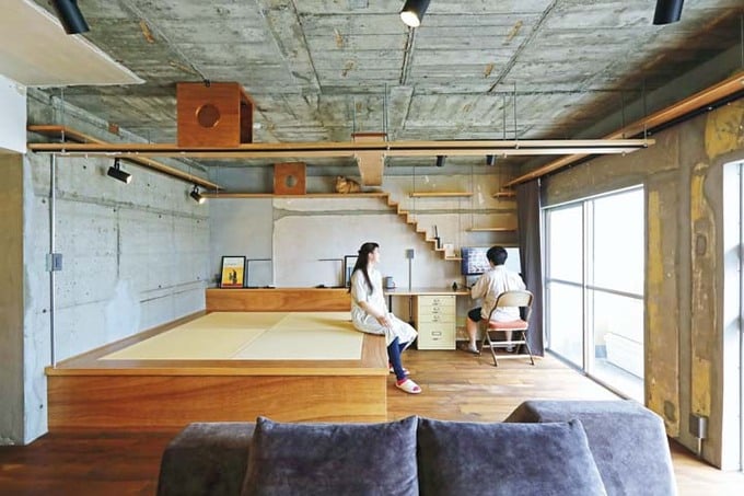 LDKでくつろぐMさんとパートナー