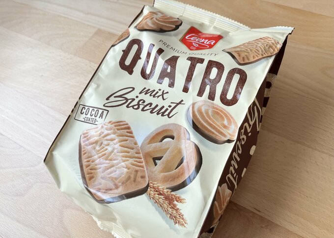 Quatroビスケット<チョココーティング>322円