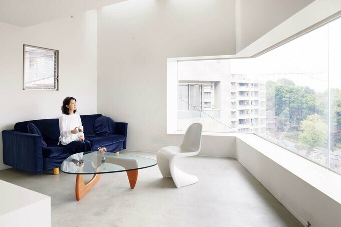 景色を眺める都留さん