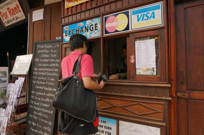 「こんなに堂々と街のど真ん中のお店が詐欺みたいなことをするのか」