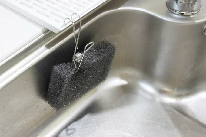 無印良品の横ブレしにくいフックにスポンジ