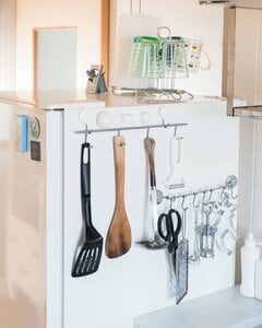 キッチンツールは厳選したものをつるして収納