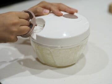 「たった300円」で家事ストレスが激減。料理研究家が本気で愛用する、ダイソーの「キッチングッズ」2つ