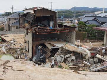大雨・台風から家族を守る！水害から逃げ遅れない避難のポイント