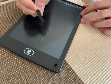 ワッツの550円「電子メモ帳」がすごい。スマホメモより手軽な使い心地