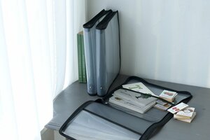 オモチャを立てて収納できるファイルケース