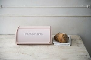 シリーズで月に5万個の大ヒット ニトリのブレッドケース