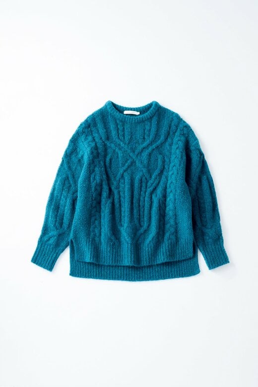 ブルーのニット