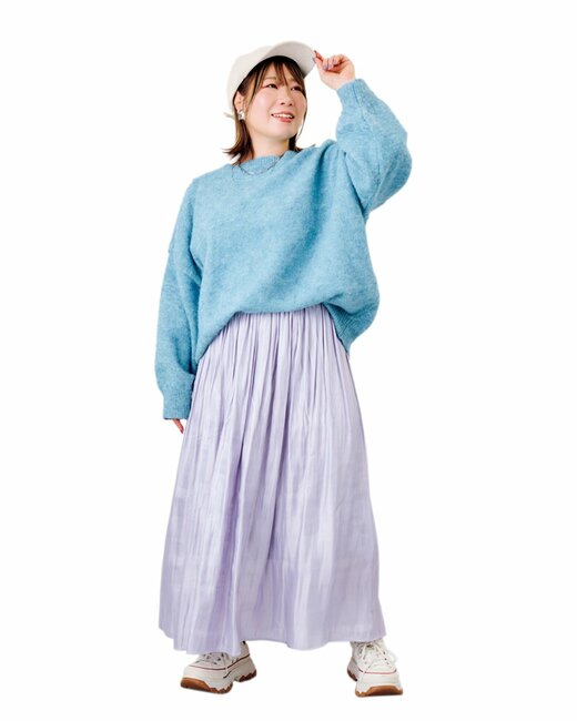 青いセーターを着た女性