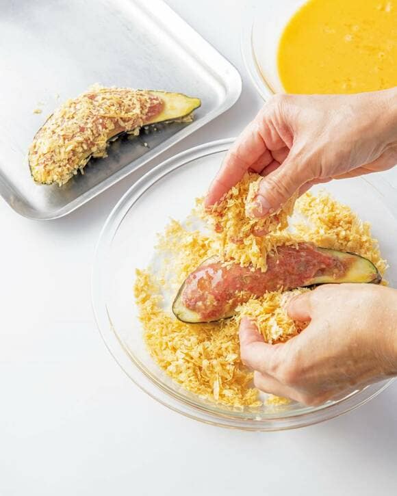 ナスに衣をつける