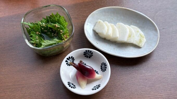 長イモのワサビしょうゆ漬け、青ジソのしょうゆ漬け、ミョウガの甘酢漬け