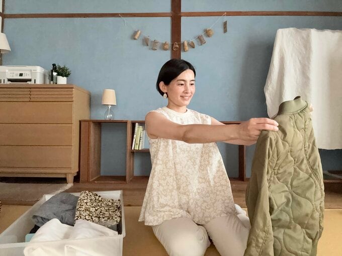 服を畳んでいるひでさん