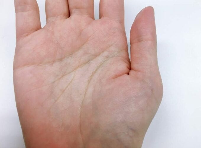 空気よみま線がある手