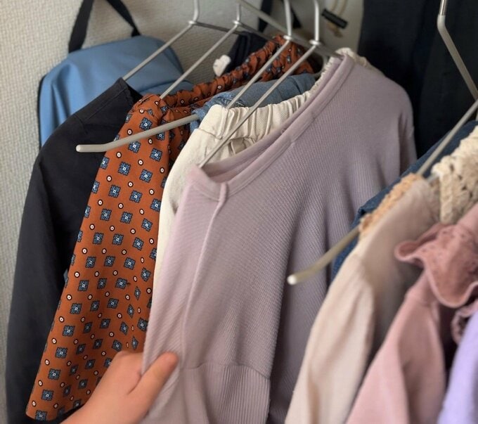 【写真3】ハンガーからとっている写真