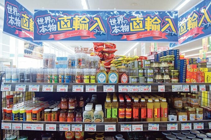 直輸入看板のある陳列棚