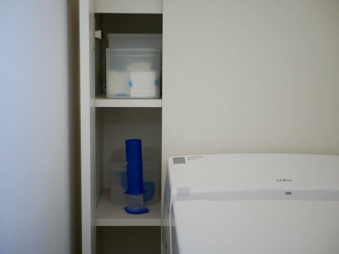 トイレ内の収納の見直しと棚の中の掃除