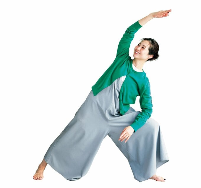 ヨガをする女性