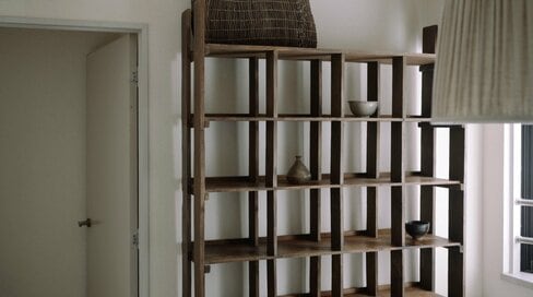 築35年賃貸、「大物家具」を手放してよかった。お気に入りの棚でも後悔なし、むしろ晴れやか