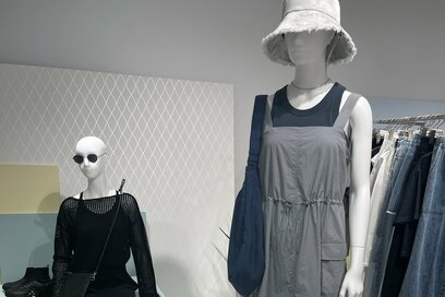 40代以上におすすめの「GU」新作ワンピース。体型カバーがかない、着回し力も高め