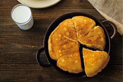 フライパンで簡単につくれる「食事パン」レシピ2つ。毎日食べたい優しい甘さ