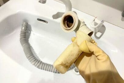 「洗濯ものがくさい…」その原因は？大掃除におすすめ、洗濯機の排水口リセット術