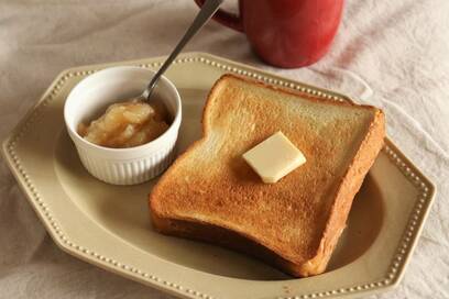 食パンの正しい冷凍法。しっとりが好きならアルミホイルで！