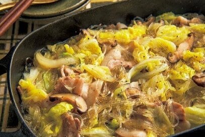 15分で完成する「白菜の豚バラの蒸し煮」。干しシイタケのだしが絶品