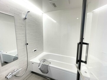 掃除がラクなバスルームの設備選び。カウンターはナシ、排水口はステンレスに