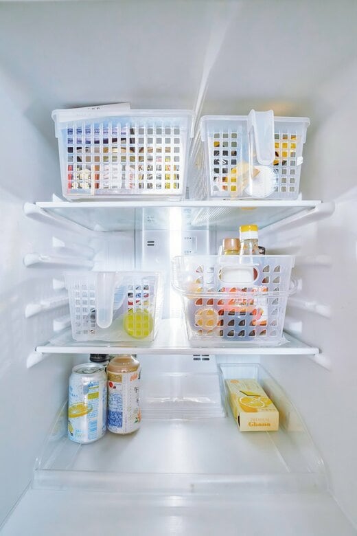 透明の滑り止めシートを敷いた冷蔵庫内