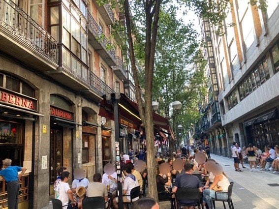 スペインの食事風景