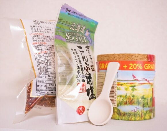 茶さじタイプとは違ったスリムな薄めの形状は、さまざまな用途に使えそうです。