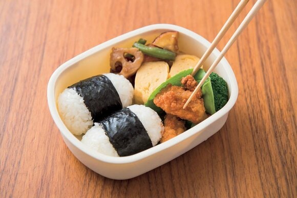 お弁当おにぎり2個ナンコツ唐揚げ