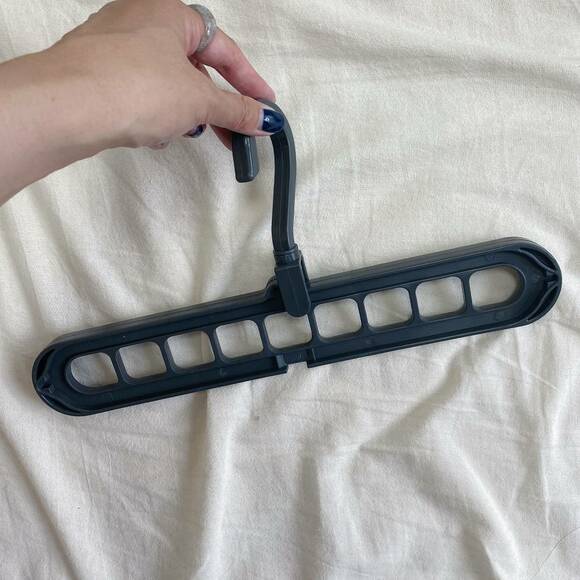 9ホールハンガー持つ