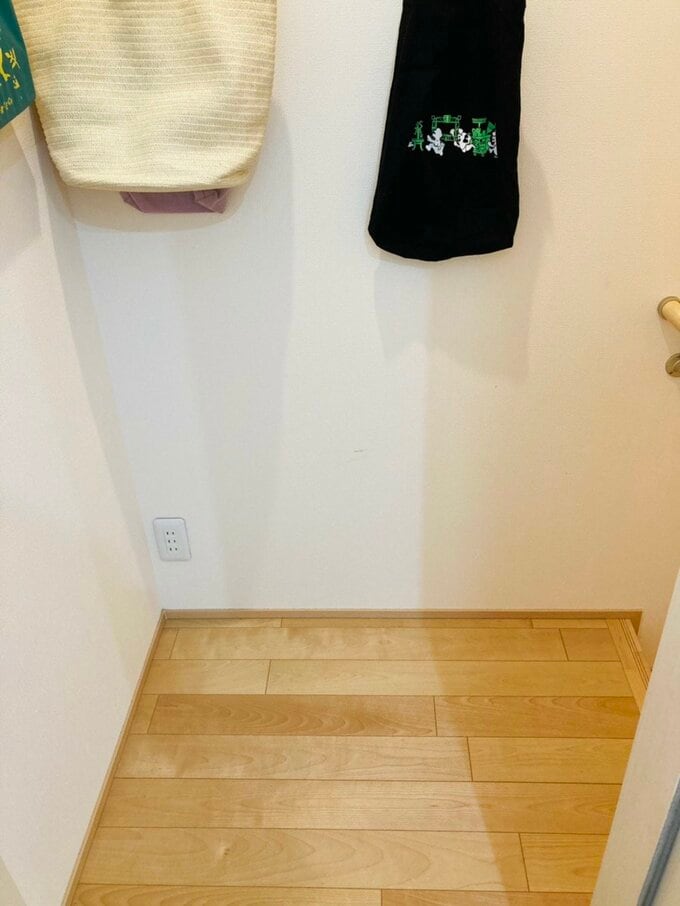 階段の踊り場に設置したコンセント