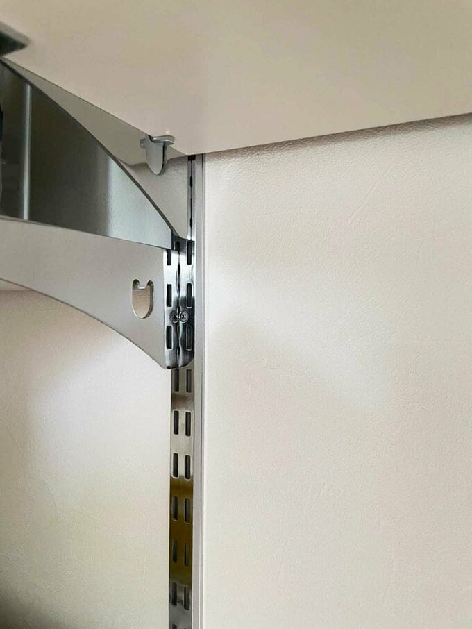 パントリー内の可動式の棚