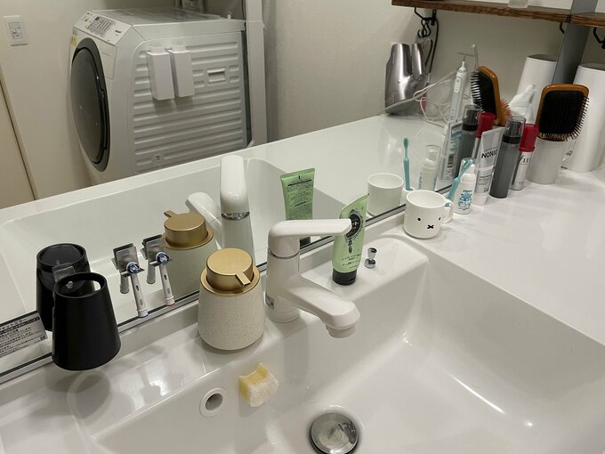 鏡に映って散らかって見える