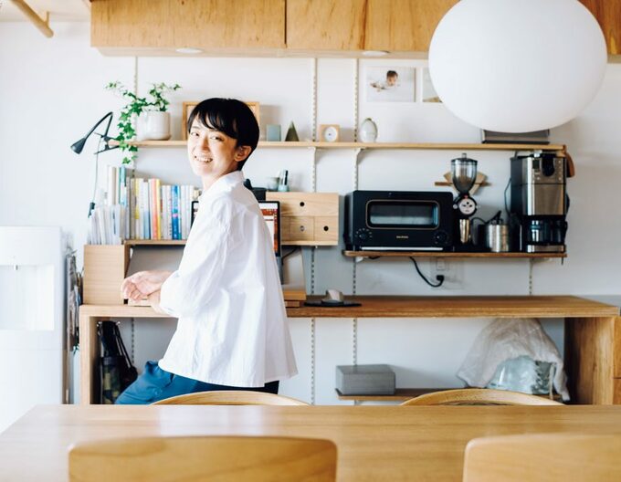 リビングに女性