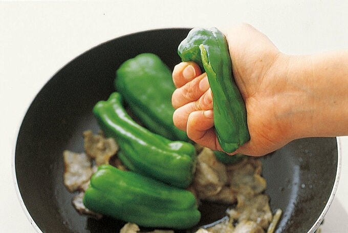 ピーマンをつぶす