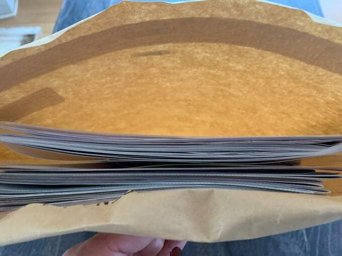 封筒に書類など